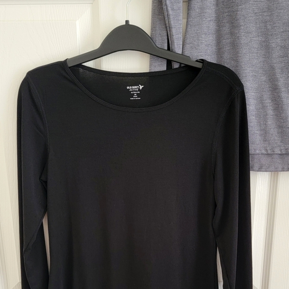 2 Active Long Sleeve Tops - Black and Gray, Size XS - Picture 5 of 7